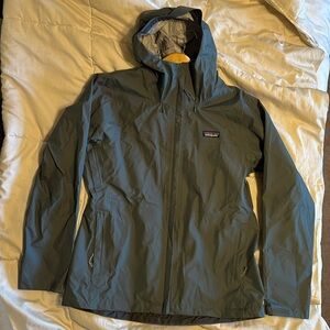 Patagonia Women's Torrentshell 3L Rain Jacket; nouveau green, worn once, new